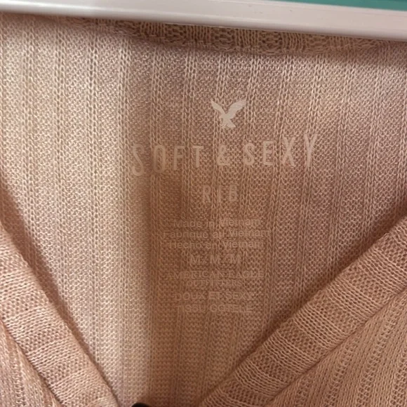 AE Soft and Sexy Shirt (M) - Picture 3 of 4